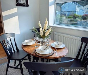 4 bedroom end of terrace house to rent - Photo 5