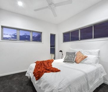 Signature Home in Leafy Wooloowin - Photo 6