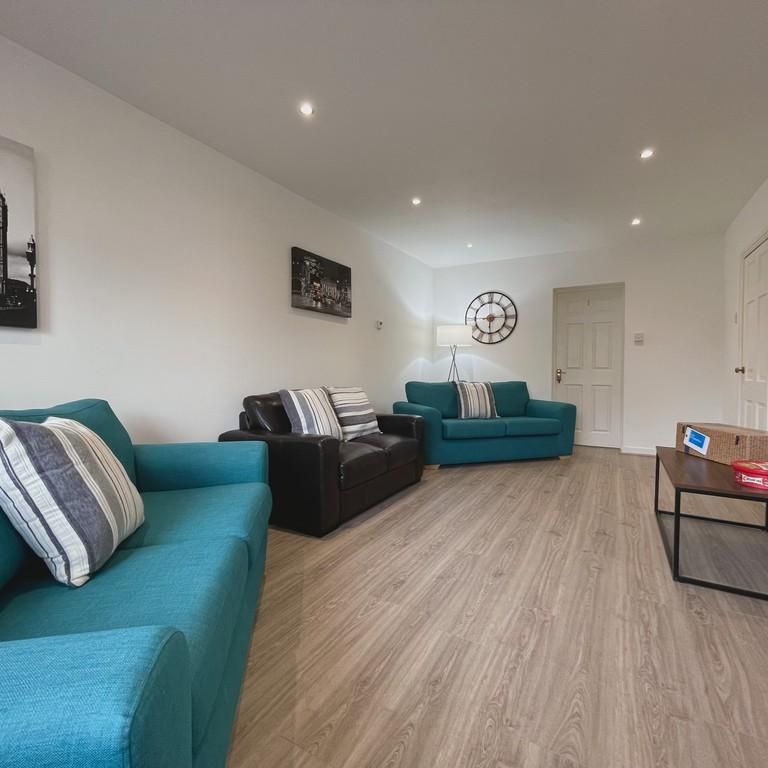 4 bedroom semi-detached house to rent - Photo 1