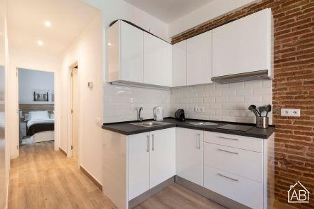 Bright two bedroom apartment near Las Ramblas - Photo 3