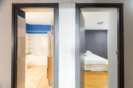 Piso Amueblado de 2 Habitaciones en Alquiler Temporal en el Barrio Gótico de Barcelona - Photo 2