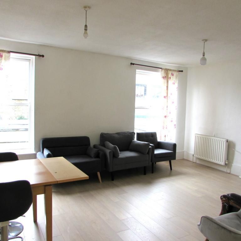 3 bedroom flat to rent - Photo 1