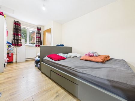 Academy Place, Isleworth, Middlesex, TW7 - Photo 2