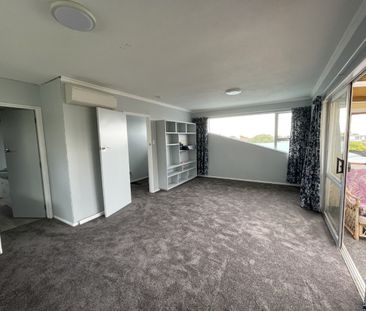 Extra Large family home in Kingswell - Photo 3