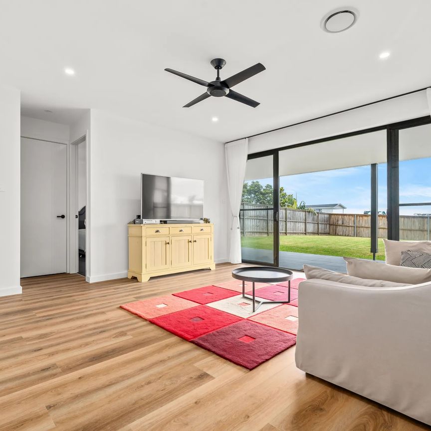 12 Anouska Street, Catherine Hill Bay NSW 2281 - House For Rent | Domain - Photo 1