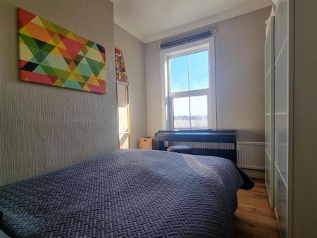 3 bedroom end of terrace house to rent - Photo 5