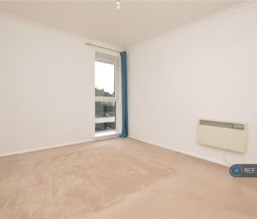 2 bedroom penthouse to rent - Photo 3