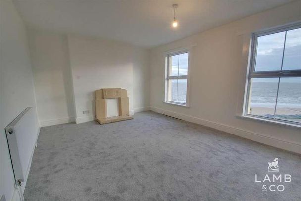 The Parade, CO14 - Photo 1