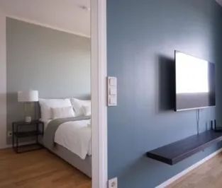 Stilvoll möblierte 2-Zimmer-Wohnung mit Loggia im Marina Tower - Foto 2