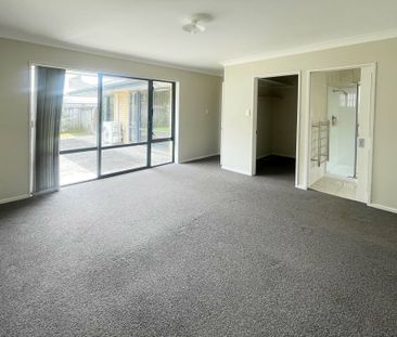 3 Bedroom Brick and Tile home - Photo 3