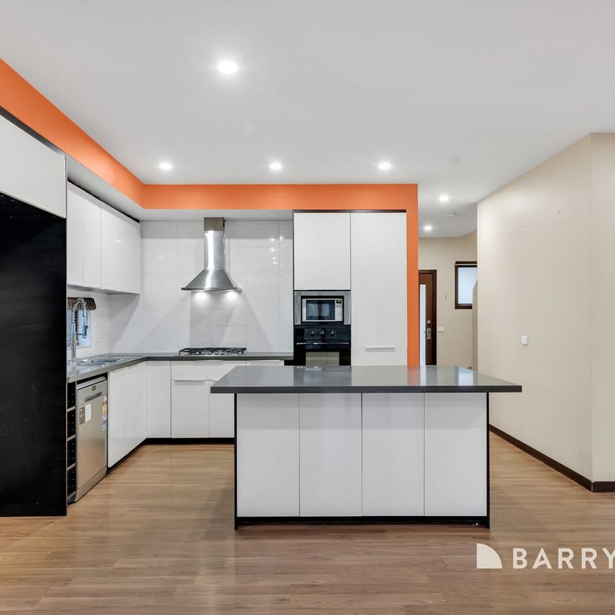 Spacious Double-Storey Family Home in Prime Alamanda Location! - Photo 1