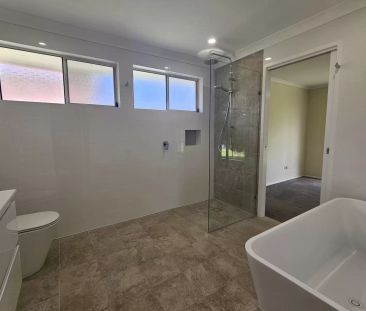 Bomaderry Beauty - Photo 2