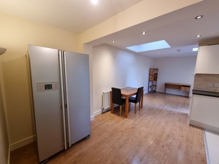 1 Bed Student Accommodation - Photo 2