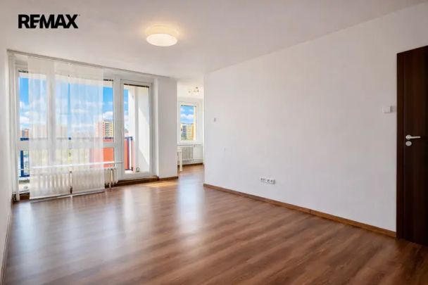 Dlouhodobý pronájem moderního 3+1 s balkónem, Frýdlantská , Praha 8 - Photo 1