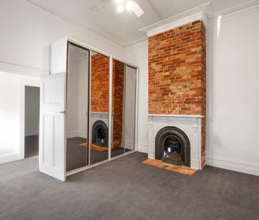 Edwardian Beauty in Prime Location - Photo 3