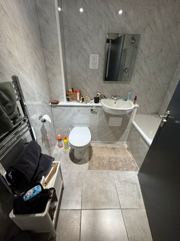 Room in a Shared Flat, Quebec Quay, L3 - Photo 5