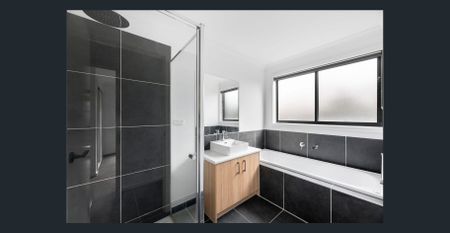 Spacious Family Living in a Quiet Leopold Pocket - Photo 3