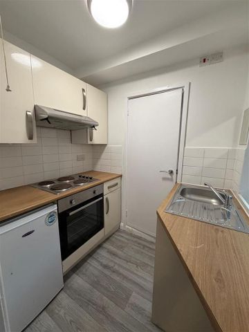 Studio to rent - Photo 5