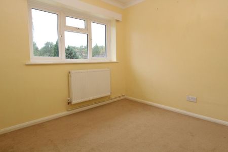 3 bedroom semi-detached house to rent - Photo 4