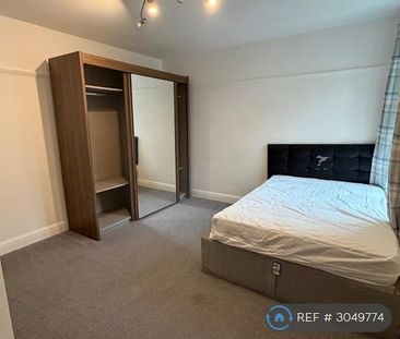 1 bedroom in a flat share to rent - Photo 5