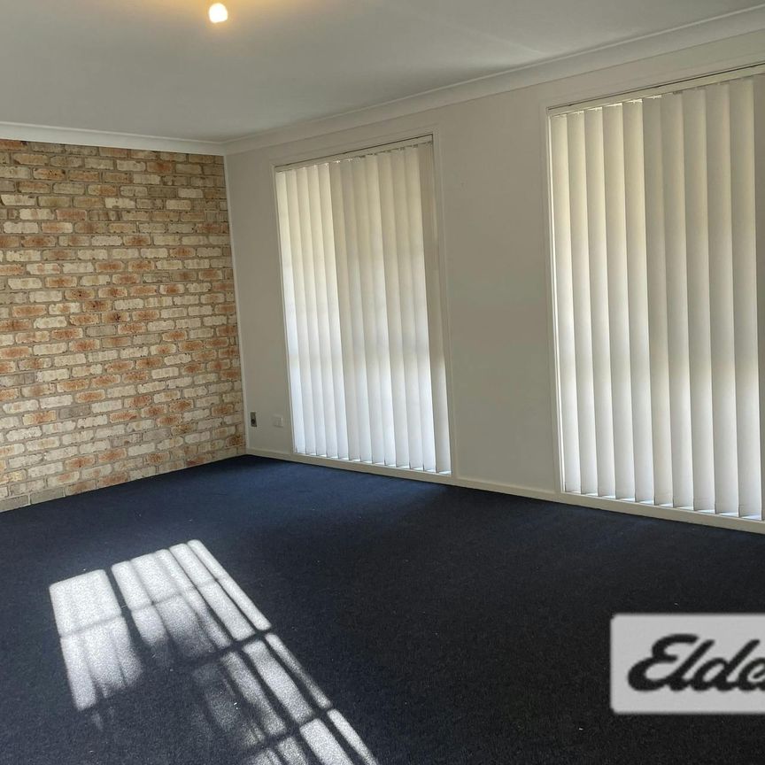 4 BEDROOM TOWNHOUSE - Photo 1