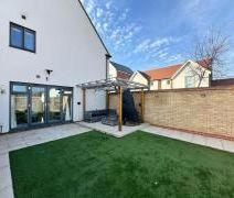 4 bedroom semi-detached house to rent - Photo 6