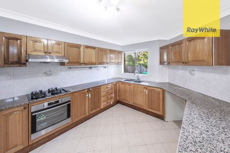 Modern 3 bedroom townhouse. Large, private, sunny courtyard. - Photo 2