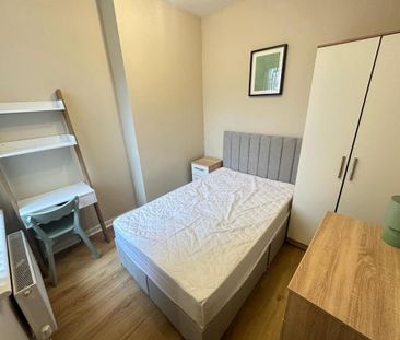 4 bedroom terraced house to rent - Photo 3
