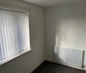 4 bedroom semi-detached house to rent - Photo 6