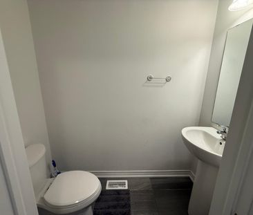 For Lease - 10 Radison Lane, Hamilton, Ontario - Photo 2