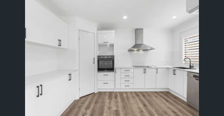 Luxury Family Home in the Central Location! - Photo 5