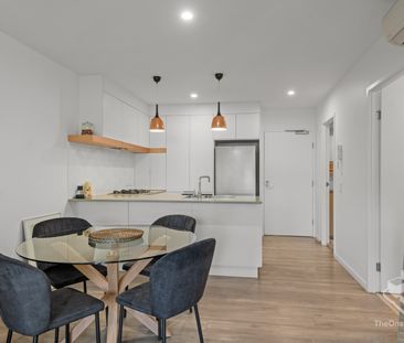 Magnificent 1 Bedroom + Study Apartment - Photo 6