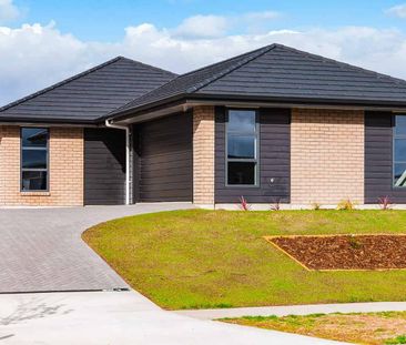 Brand New Four Bedroom - Low Maintenance - High Comfort - Photo 5