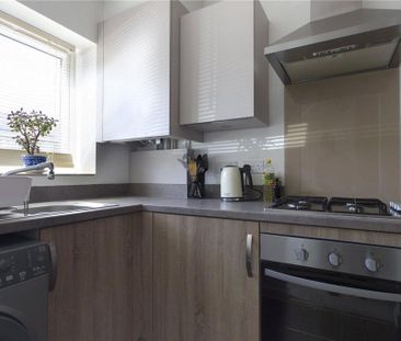 2 bedroom terraced house to rent - Photo 2