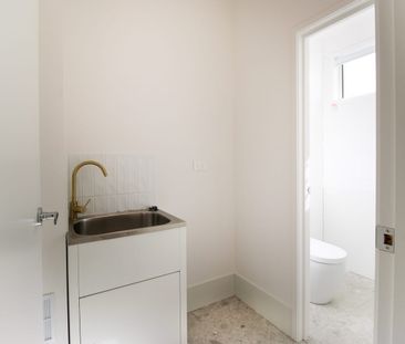 Modern 3-Bedroom Townhouse in Prime Location - Photo 6