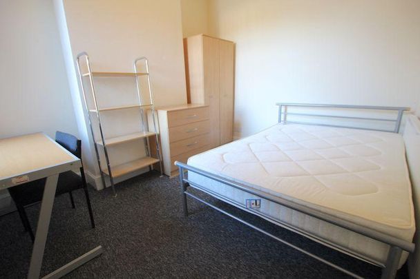 6 bedroom terraced house to rent - Photo 1