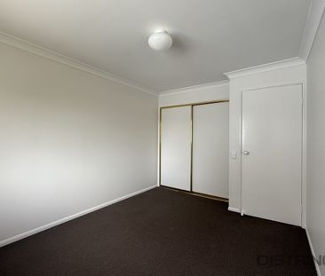 SPACIOUS TOWNHOUSE - Photo 5