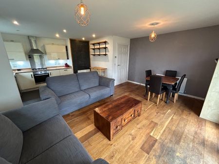 3 bedroom flat to rent - Photo 2