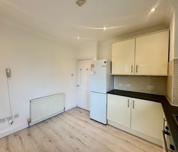 3 bedroom flat to rent - Photo 6