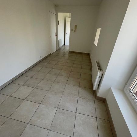 Location Appartement 1 pièce 19m² COULOMMIERS 77120 - Photo 3