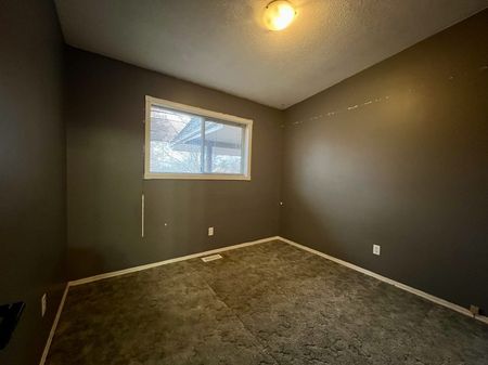 4 Bedroom Family Home in Glenmore - Photo 3