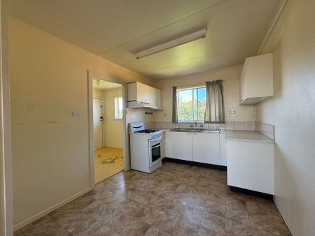 Single Bedroom Upstairs Unit - Photo 2