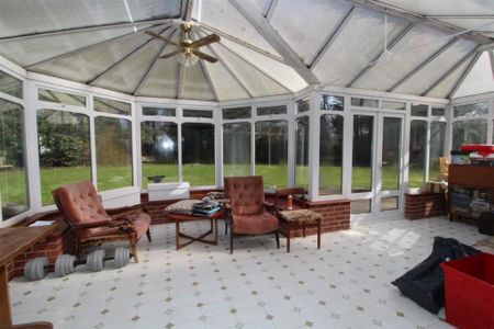 1 bedroom in a house share to rent - Photo 5