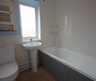 2 bedroom semi-detached house to rent - Photo 6