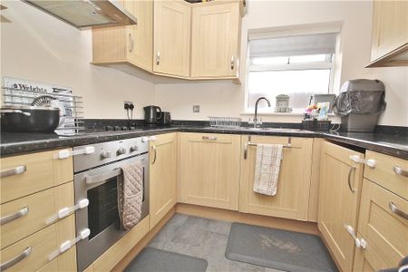 Peregrine Road, Sunbury-on-Thames, Surrey, TW16 6JJ - Photo 5