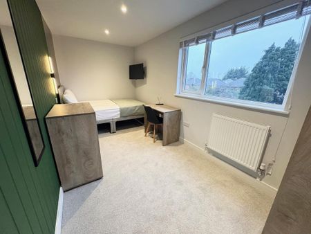 1 bedroom in a house share to rent - Photo 2