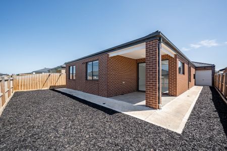 LUXURY LIVING IN SUNBURY - Photo 4