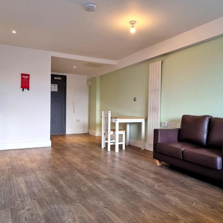 Studio to rent - Photo 1