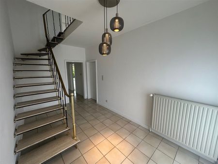 Ruime woning met 3 slaapkamers, garage en tuin - Foto 2