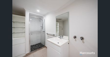 City-Fringe Living in West Melbourne! - Photo 2